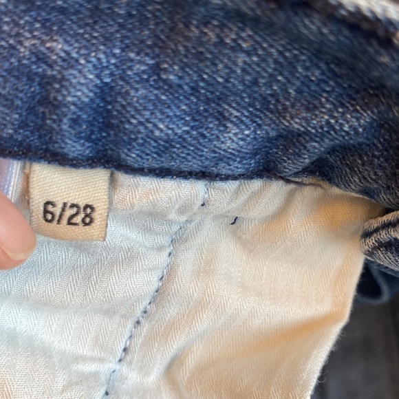 Distressed Denim Shorts Madison light wash summer casual size 6 - Picture 7 of 7